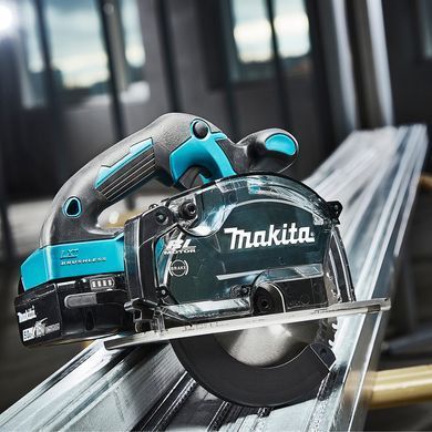 MAKITA ПИЛКА ДИСКОВА ПО МЕТАЛУ 18V 150mm DCS553Z
