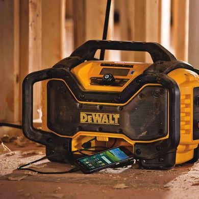 Зарядное устройство для инструментов-радиоприемников с BLUETOOTH DeWALT DCR027