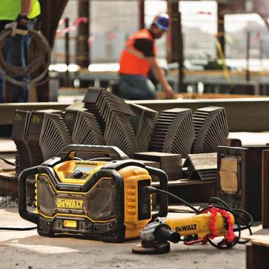 Зарядное устройство для инструментов-радиоприемников с BLUETOOTH DeWALT DCR027