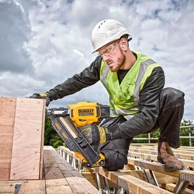 Цвяхозабивач Dewalt 18V Dcn930N 33&deg; 64-90мм