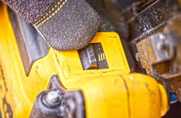 Цвяхозабивач Dewalt 18V Dcn930N 33&deg; 64-90мм