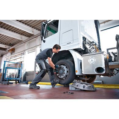Акумуляторний ударний гайковерт Bosch GDS 18V-1050 H Professional