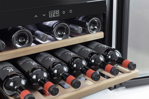 Винний холодильник CASO WineSafe 18 EB inox