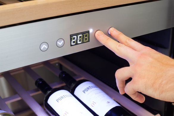 Винний холодильник CASO WineChef Pro 126-2D