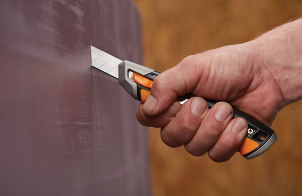 Ніж з висувним лезом Fiskars CarbonMax Snap-Off Knife 18 мм (1027227)