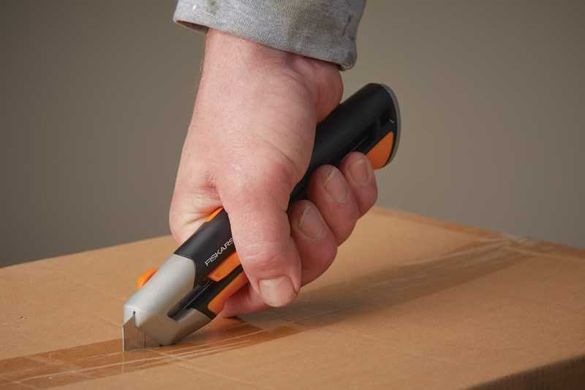 Нож с выдвижным лезвием Fiskars Pro CarbonMax 25 мм (1027228)