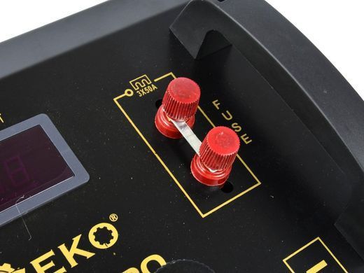 Пуско-зарядний пристрій 630 LCD Geko G80026