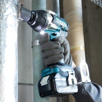 MAKITA КЛЮЧ УДАРНИЙ 1/2" 18V DTW700RTJ 700Nm 2x5,0Ah КІЛЬЦЕ