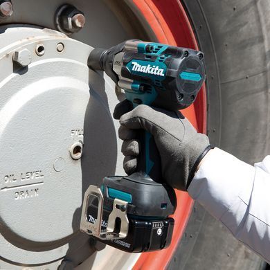 MAKITA КЛЮЧ УДАРНИЙ 1/2" 18V DTW700RTJ 700Nm 2x5,0Ah КІЛЬЦЕ