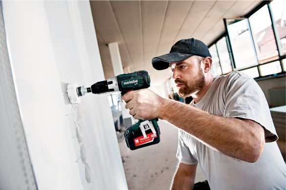 Акумуляторний дриль-шуруповерт Metabo BS 18 LT, 2 акб 18 В Li-Power 4.0 Ah, з/в, кейс