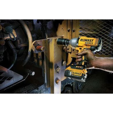 Ударный гайковерт 18V с&nbsp;АКБ DEWALT DCF899P2