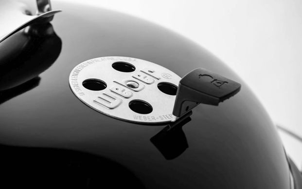 Угольный гриль Master Touch GBS E-5755 Weber