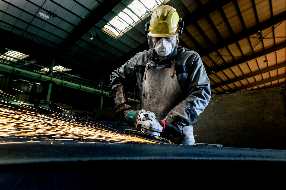 Угловая шлифмашина Metabo WEPBA 26-230 MVT Quick, 2600 Вт, диск 230 мм