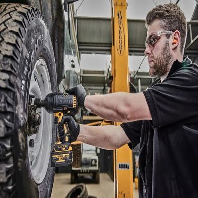 DEWALT КЛЮЧ УДАРНИЙ 1/2" 18V DCF900P2G 1355Nm 2x5,0Ah З ВКЛАДИШЕМ ДЛЯ ВІЗКА
