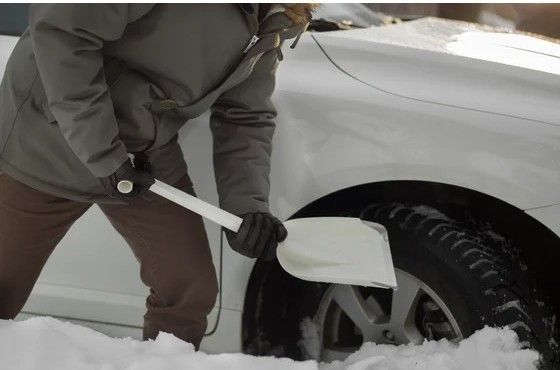 Автомобильная лопата Fiskars SnowXpert 143072 (1019347)