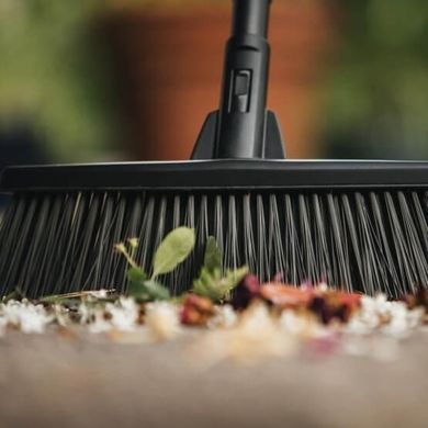 Щітка садова для прибирання&nbsp;380 мм​​​​​​​ універсальна Fiskars