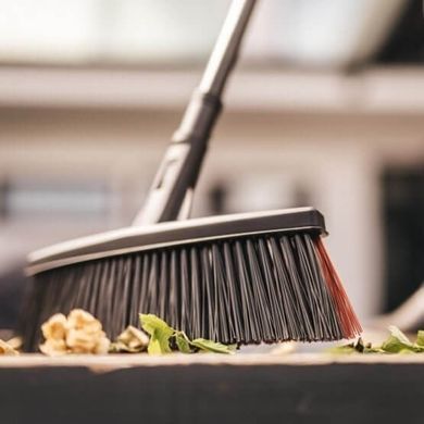 Щітка садова для прибирання&nbsp;380 мм​​​​​​​ універсальна Fiskars