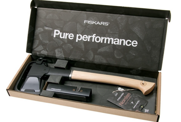 Подарочный набор Fiskars Norden splitting axe N12 + sharpener SET 1052277