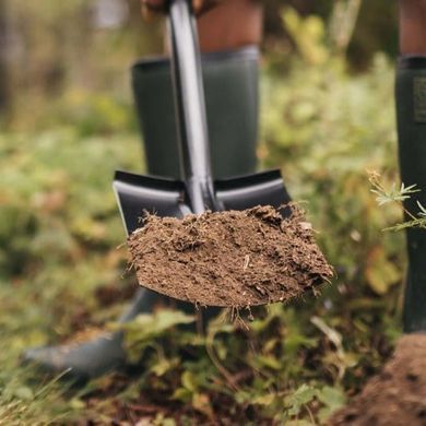 Лопата садовая прямая с закругленным лезвием Fiskars Solid