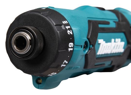 MAKITA ВИКРУТКА 7,2V DF012DSE 5,6Nm 2x1,5Ah