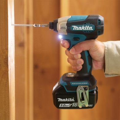Аккумуляторный ударный гайковерт MAKITA DTD157RFJ 140 Нм 1/4" HEX LXT 18 В Li-Ion XPT BLDC + 2 аккумулятора по 3,0 Ач + зарядное устройство + кейс MAKPAC