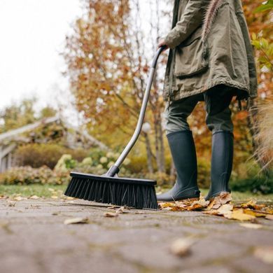 Щітка для прибирання у дворі та будинку S-ручка Ergonomic Fiskars