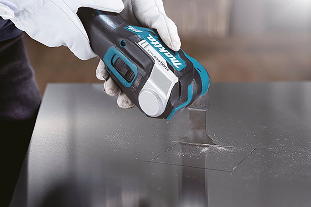 Многофункциональный инструмент Makita DTM52RFJX2 18V 2x3,0Ah + насадки Starlock Max